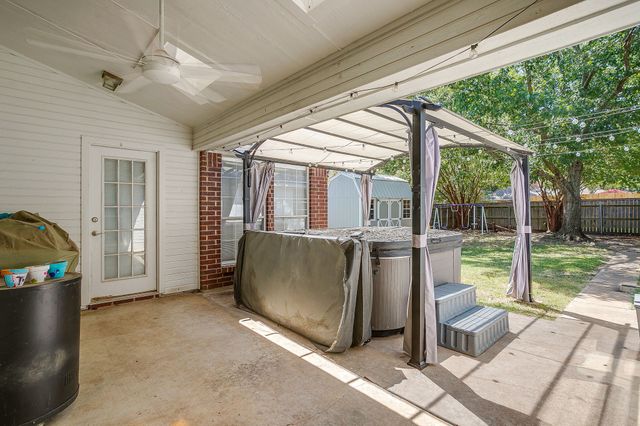 803 Williamsburg Drive, Ennis, TX 75119