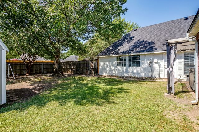 803 Williamsburg Drive, Ennis, TX 75119