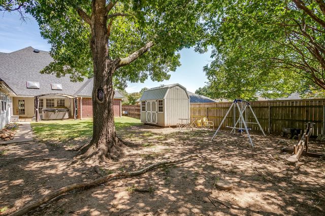 803 Williamsburg Drive, Ennis, TX 75119