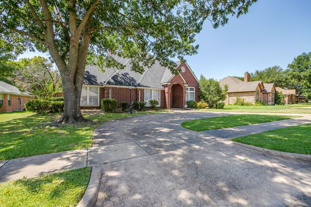 803 Williamsburg Drive, Ennis, TX 75119