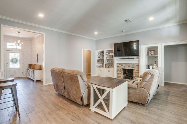 803 Williamsburg Drive, Ennis, TX 75119