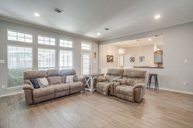 803 Williamsburg Drive, Ennis, TX 75119