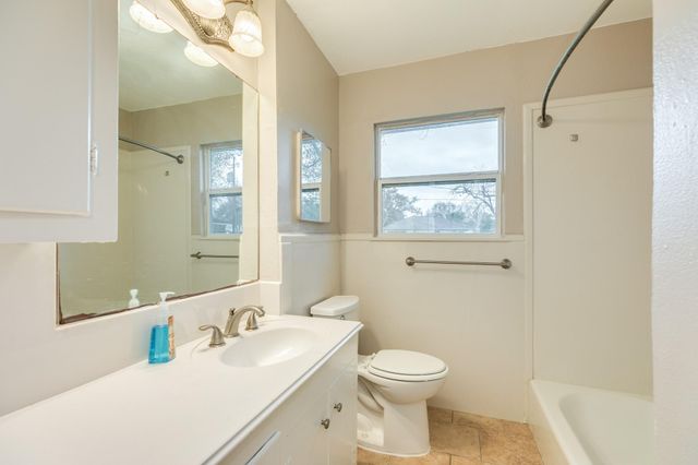 103 Palm Lane, Lake Jackson, TX 77566