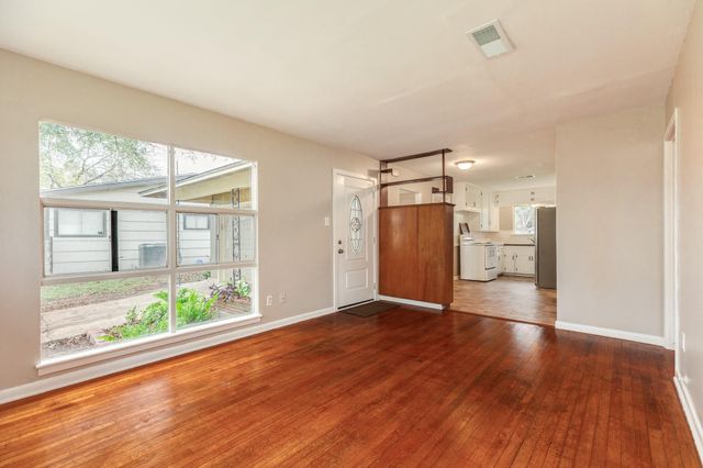 103 Palm Lane, Lake Jackson, TX 77566