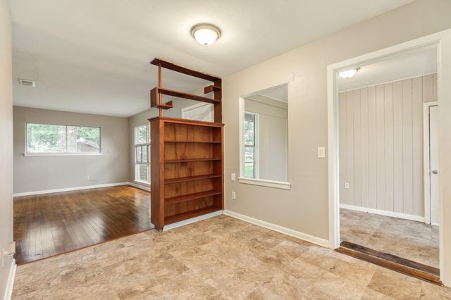 103 Palm Lane, Lake Jackson, TX 77566