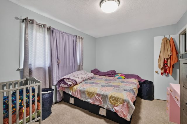 3903 Oakshire Road, Des Moines, IA 50310