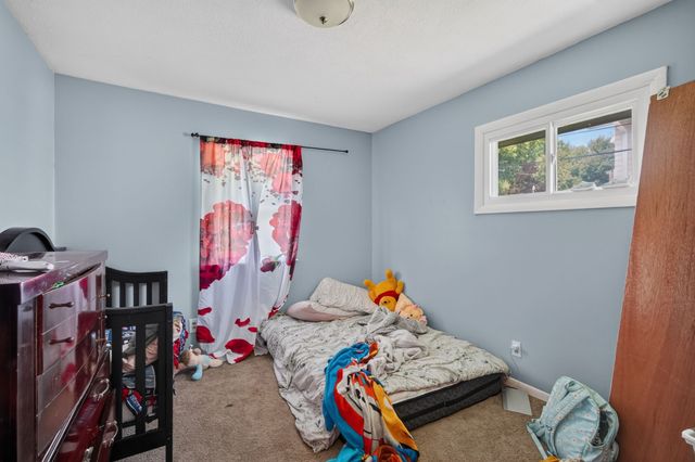 3903 Oakshire Road, Des Moines, IA 50310