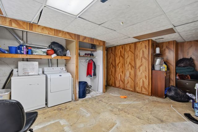 3903 Oakshire Road, Des Moines, IA 50310