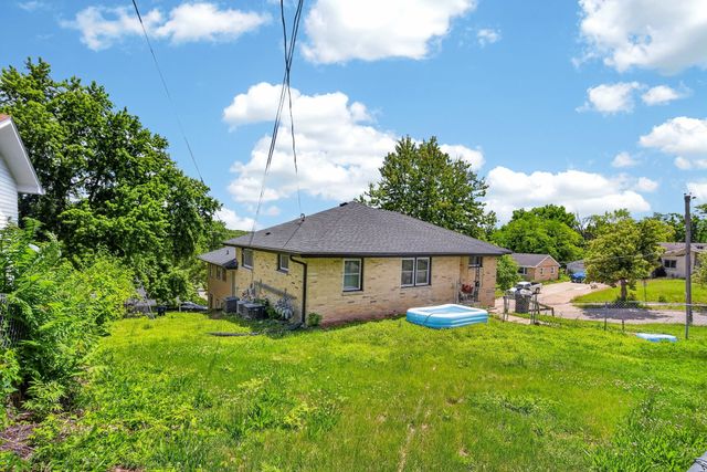 3903 Oakshire Road, Des Moines, IA 50310