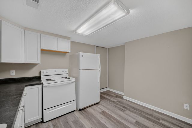 3903 Oakshire Road, Des Moines, IA 50310