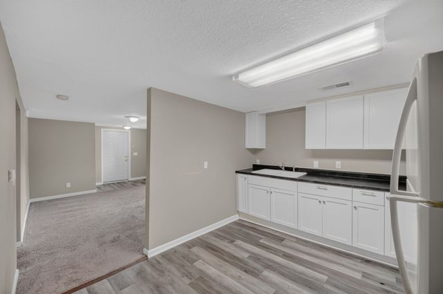 3903 Oakshire Road, Des Moines, IA 50310