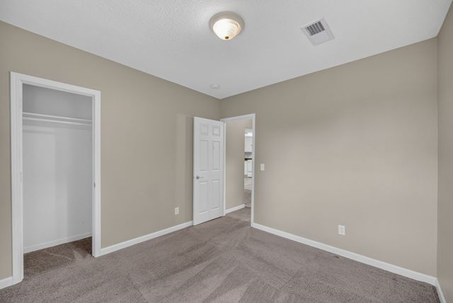 3903 Oakshire Road, Des Moines, IA 50310