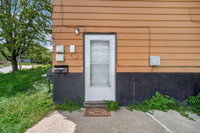 3903 Oakshire Road, Des Moines, IA 50310