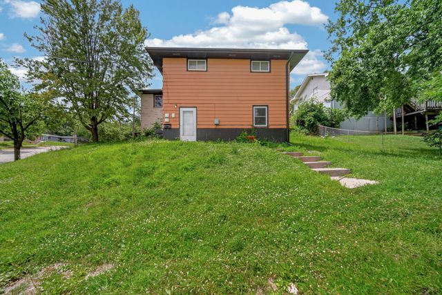 3903 Oakshire Road, Des Moines, IA 50310