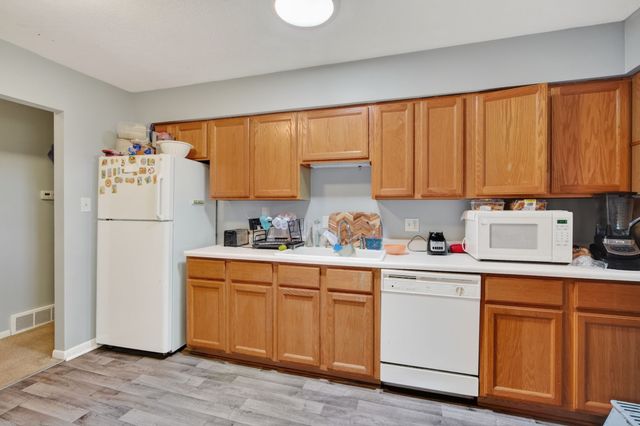 3903 Oakshire Road, Des Moines, IA 50310
