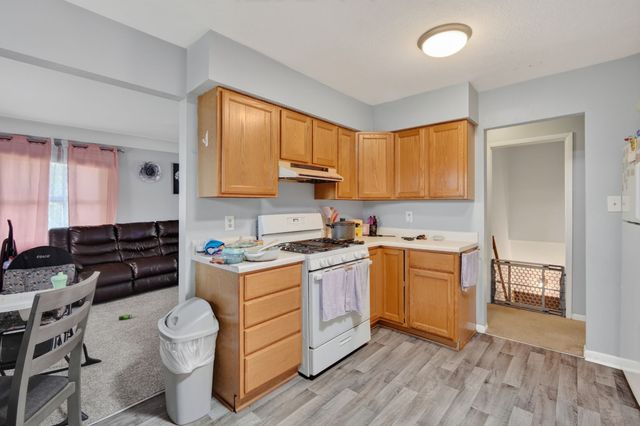 3903 Oakshire Road, Des Moines, IA 50310