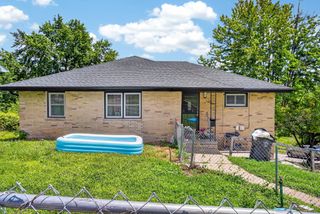 3903 Oakshire Road, Des Moines, IA 50310