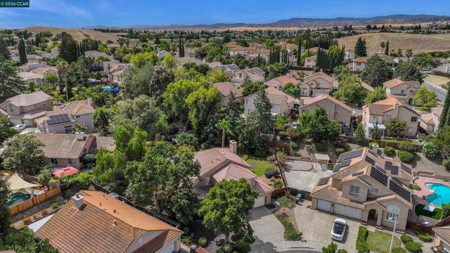 1932 Medicine Mountain Ct, Antioch, CA 94531