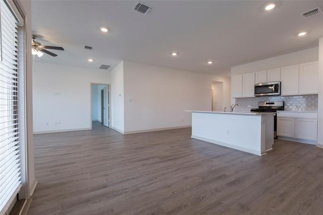 132 Fort Clark Springs DR, Hutto, TX 78634
