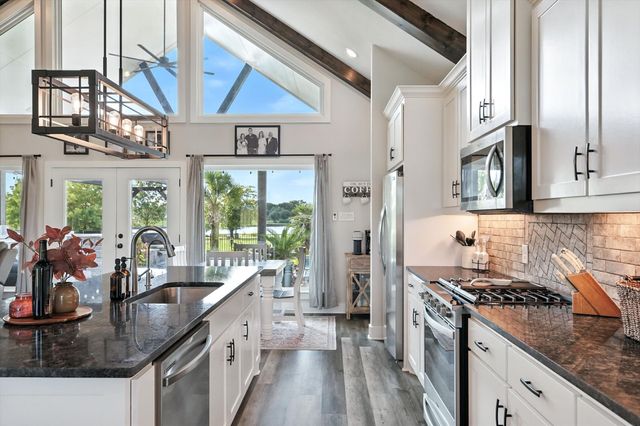 7025 Lake Vista Drive, Streetman, TX 75859