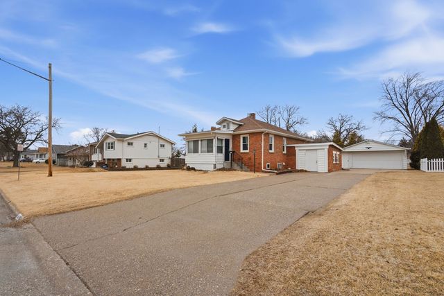 4301 17th Avenue, Moline, IL 61265