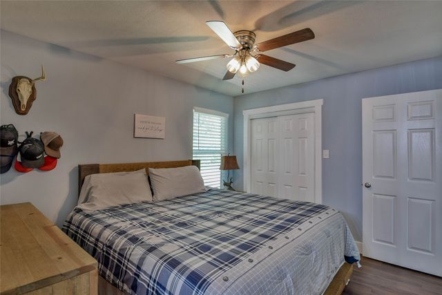 903 Comanche Cove Drive, Granbury, TX 76048