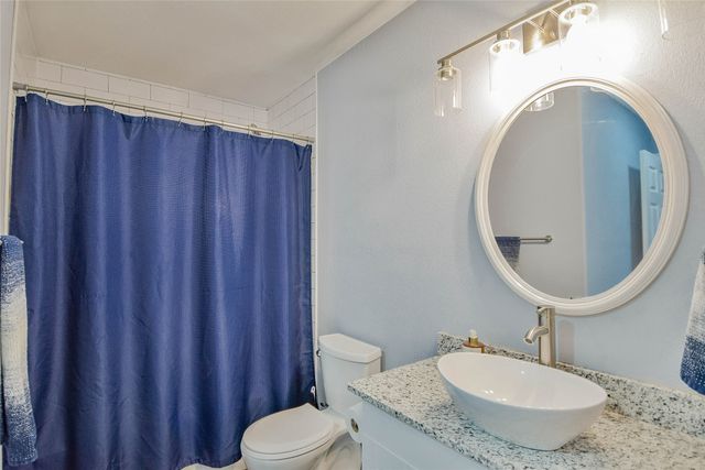 903 Comanche Cove Drive, Granbury, TX 76048