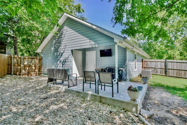 903 Comanche Cove Drive, Granbury, TX 76048