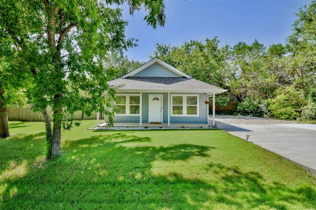 903 Comanche Cove Drive, Granbury, TX 76048
