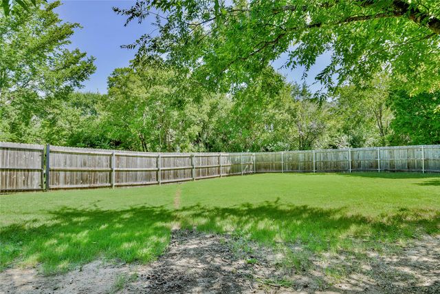 903 Comanche Cove Drive, Granbury, TX 76048