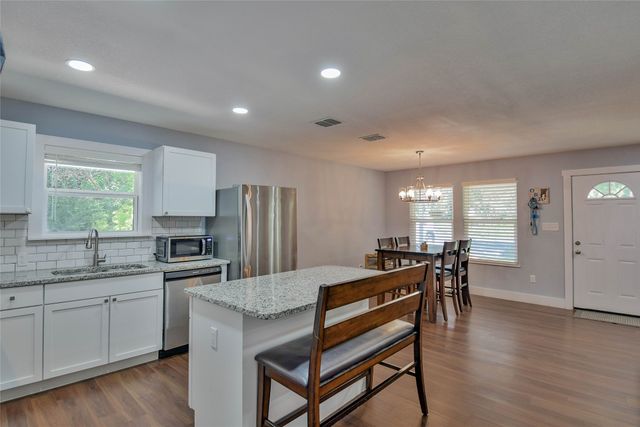 903 Comanche Cove Drive, Granbury, TX 76048