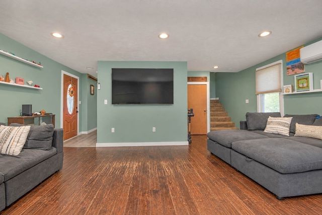 21 Custer St, Rockland, MA 02370