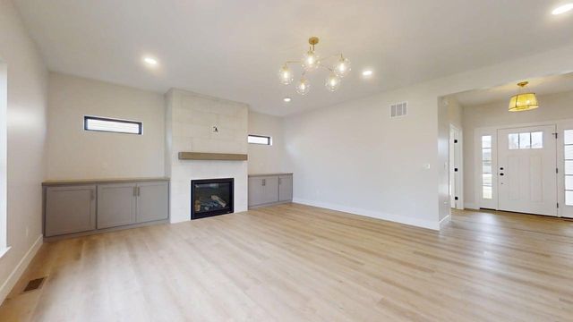 5006 Chestnut Grove Drive, Champaign, IL 61822