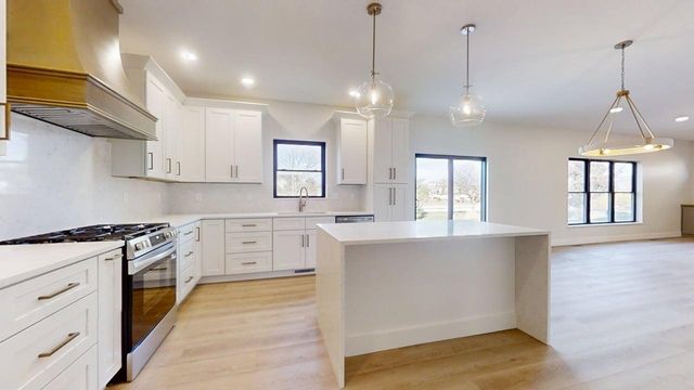 5006 Chestnut Grove Drive, Champaign, IL 61822