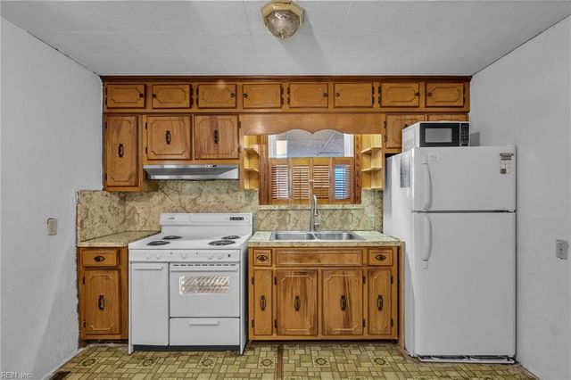 607 Fairview LN, Portsmouth, VA 23702