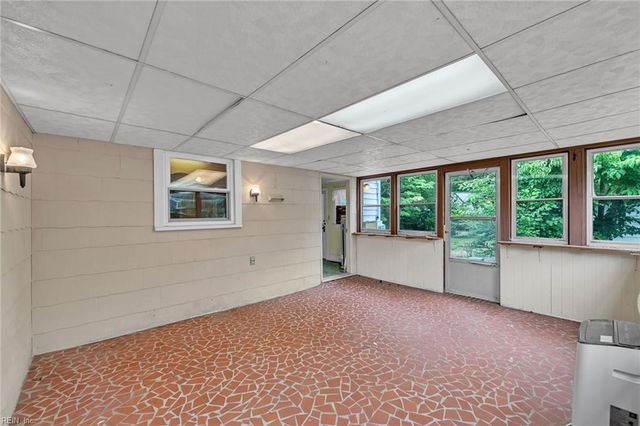 607 Fairview LN, Portsmouth, VA 23702