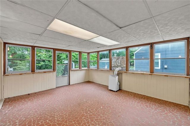 607 Fairview LN, Portsmouth, VA 23702