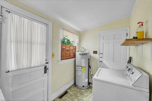 607 Fairview LN, Portsmouth, VA 23702