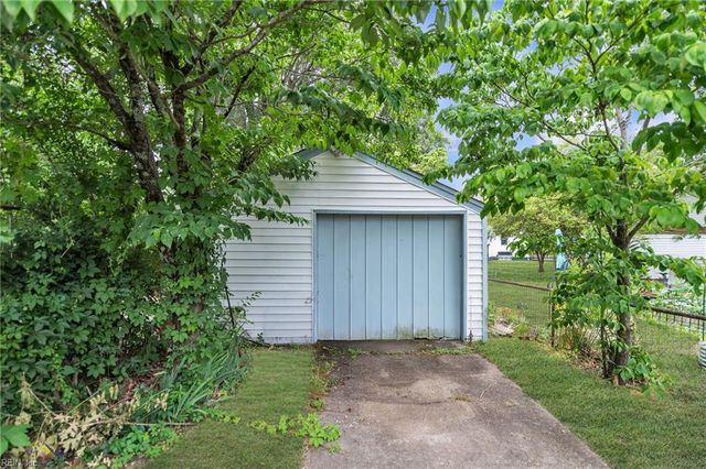 607 Fairview LN, Portsmouth, VA 23702