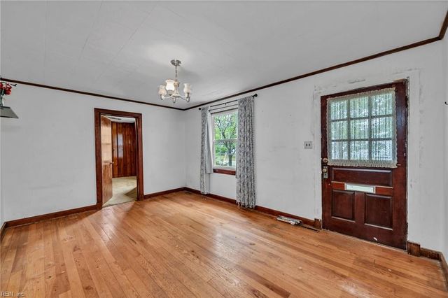 607 Fairview LN, Portsmouth, VA 23702