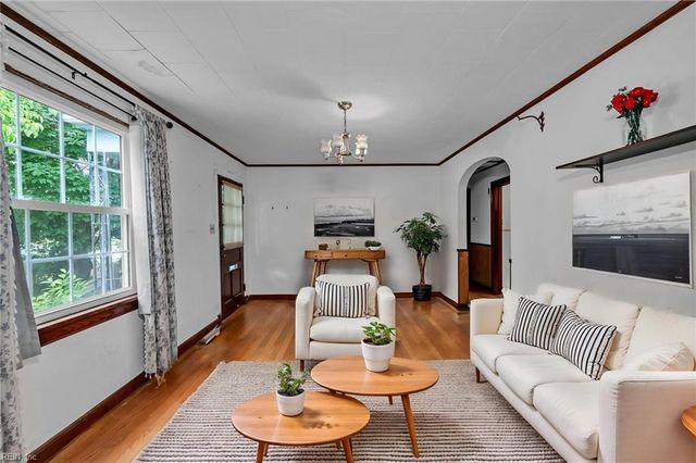 607 Fairview LN, Portsmouth, VA 23702