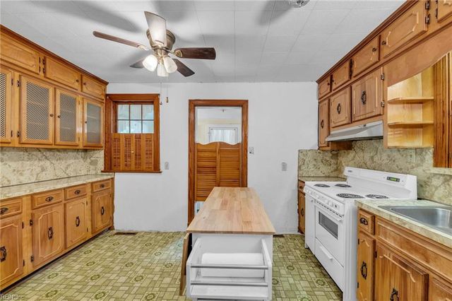 607 Fairview LN, Portsmouth, VA 23702