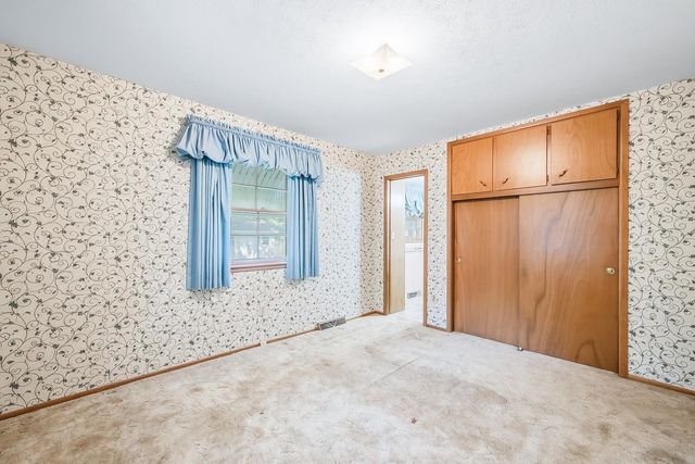 1209 N Sunset Dr, Mulvane, KS 67110
