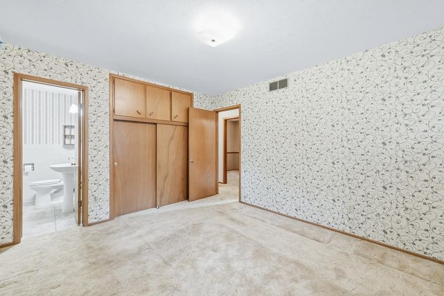 1209 N Sunset Dr, Mulvane, KS 67110