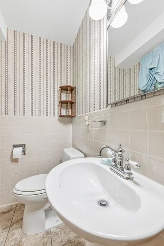 1209 N Sunset Dr, Mulvane, KS 67110