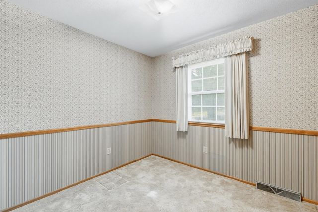 1209 N Sunset Dr, Mulvane, KS 67110