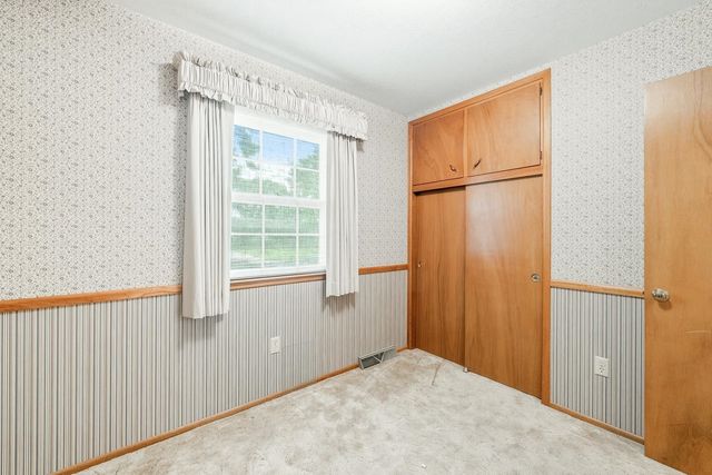 1209 N Sunset Dr, Mulvane, KS 67110