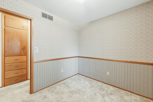 1209 N Sunset Dr, Mulvane, KS 67110