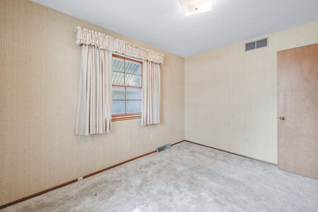 1209 N Sunset Dr, Mulvane, KS 67110