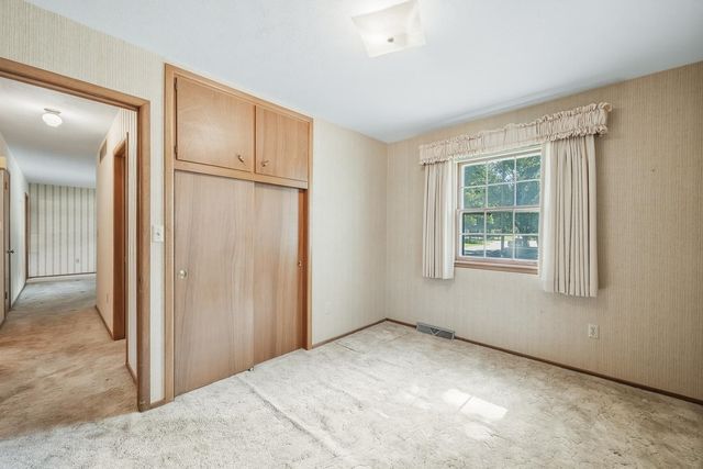 1209 N Sunset Dr, Mulvane, KS 67110